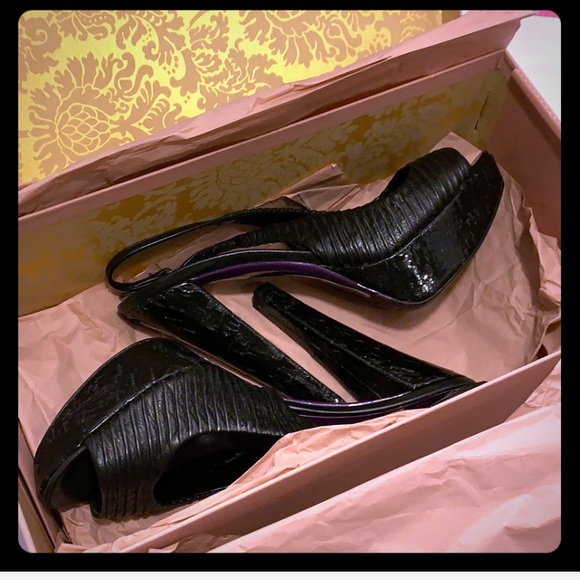 GentlyUsed Miu Miu BlackLeather Peep Toe Pumps 8.5 - Picture 8 of 8